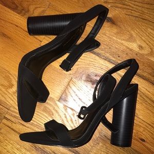 Block heel strappy sandal